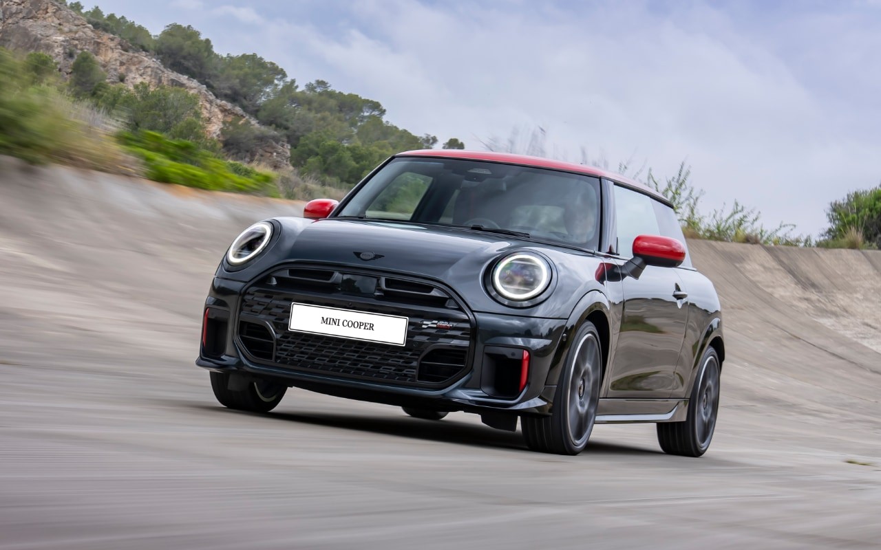 „MINI Cooper JCW E“ Pasiūlymo kaina 46 420 Eur  arba 470,99 Eur/mėn.
